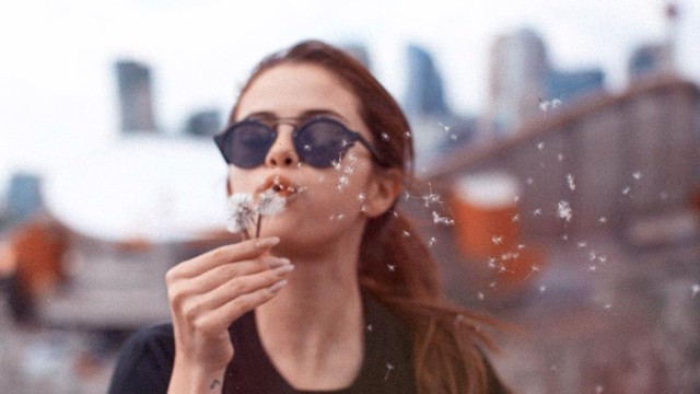 does selena gomez smoke cigarettes How Selena Gomez Became Instagram Queen Without Even Trying